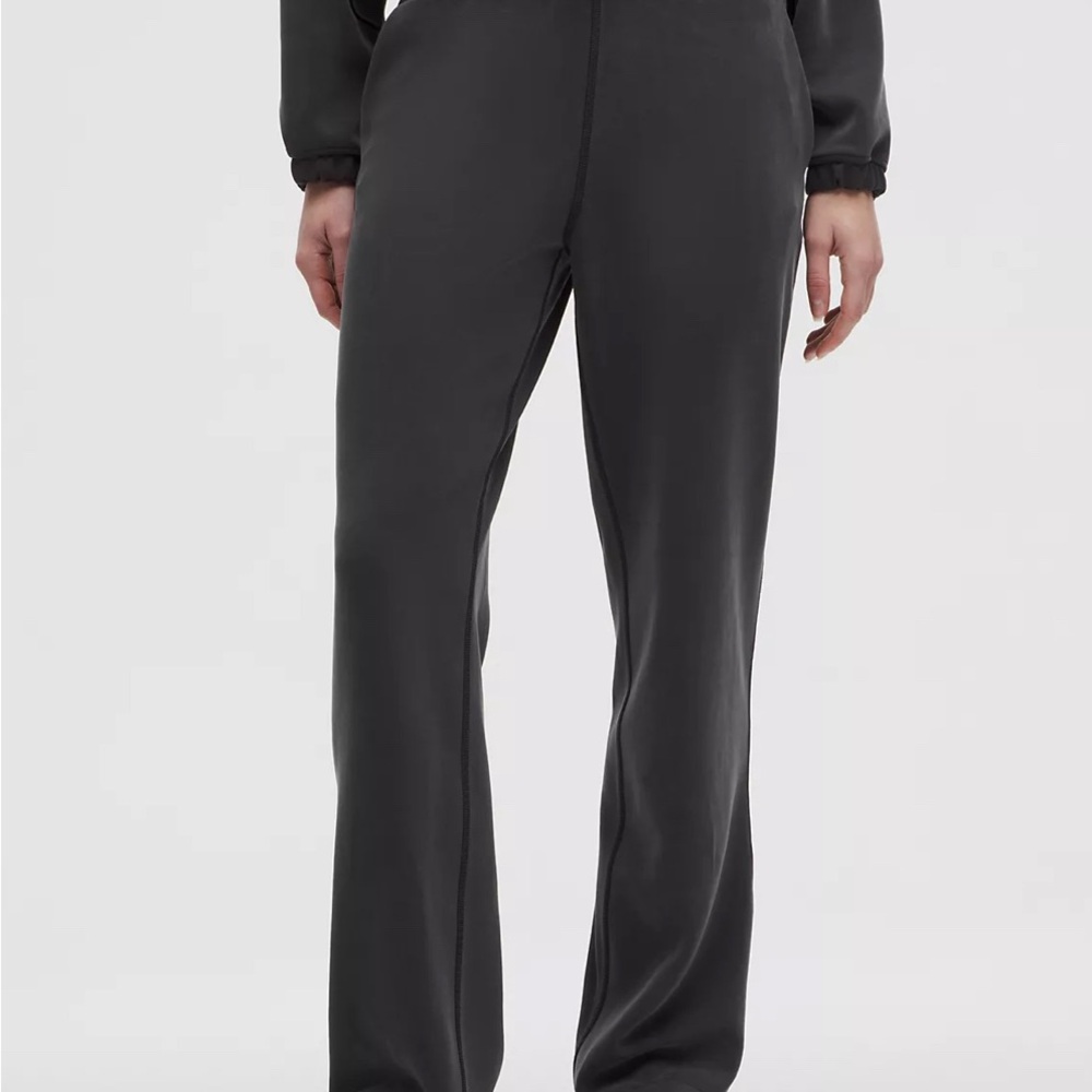 Lululemon Softstreme High-Rise Pant
Regular size 12